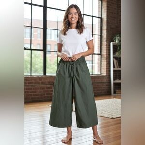 Signature Reitmans Army Green Wide-Leg Cropped Pants, Elastic Waist & Cord 💚